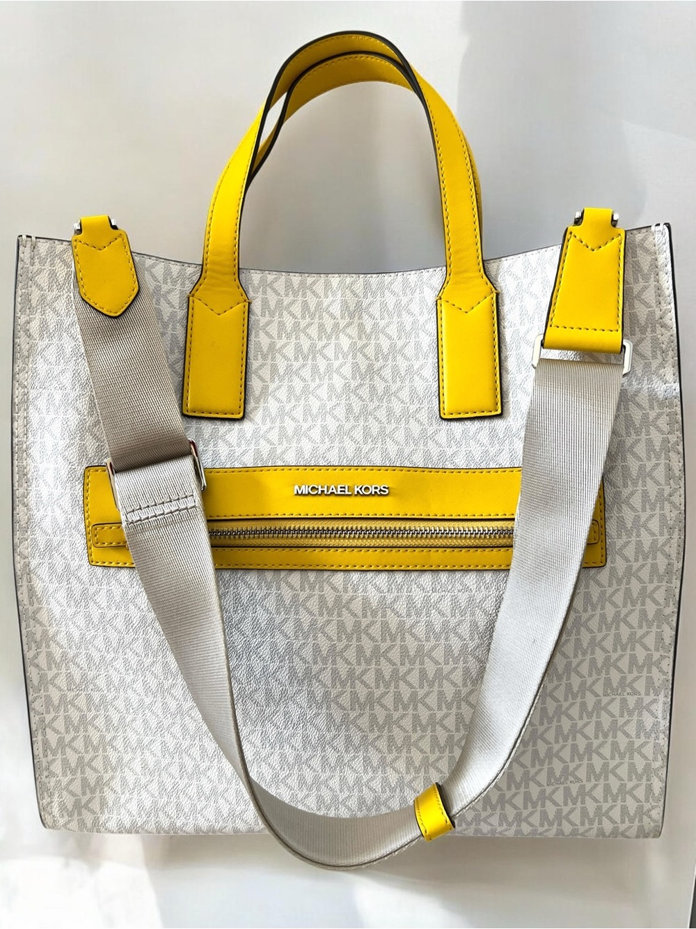 Limited Edition Michael Kors Kenly Large Logo Tote Bag W/Matching Wallet Insert